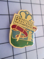 712d Pin's Pins / Beau Et Rare / THEME : SPORTS / AMNEVILLE PISCINE OLYMPIQUE Mais Pas Que ! - Natation