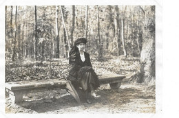 VERSAILLES EN MAI 1922 - MADAME HOURMAT AU GRAND TRIANON - PHOTO - Orte