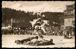 ALTE FOTO POSTKARTE EISLAUFEN KUNSTSTÜCK SPRUNG FOTOGRAF LIEGEND VERM. GARMISCH EISSTADION Stunt Ice Cpa Postcard - Patinaje Artístico