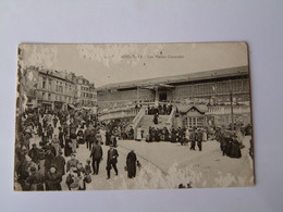 16 S 160 CPA - 16 ANGOULEME. LES HALLES CENTRALES - TRES BELLE ANIMATION. - Plazas De Mercados