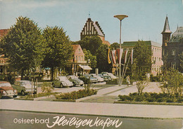 D-23774 Heiligenhafen - Ostseebad - Marktplatz - Cars - VW Käfer - Opel Kadett - Ford Taunus - Nice Stamp - Heiligenhafen