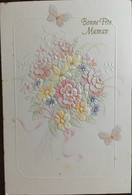 Cpm Double, Gaufrée, Bonne Fête Maman, Bouquet De Feurs - Papillons, éd R 88332 - Horn, écrite - Mother's Day