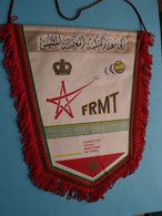 FRMT Federation ROYALE MAROCAINE De TENNIS ( See / Voir SCAN ) Wimpel - Pennant - Fanion ( +/- 29 X 25 Cm.) ! - Habillement, Souvenirs & Autres