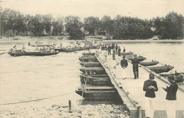 ANGERS CONSTRUCTION D'UN PONT DE BATEAUX PAR LE GENIE - Angers