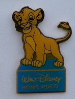 BD287 Pin's DISNEY HOME VIDEO Signé DISNEY Roi Lion Lionceau   Achat Immédiat - Disney