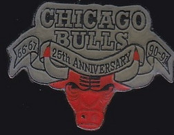 68227- Pin's.Les Bulls De Chicago Sont Une Franchise Professionnelle De Basketball - Basketball