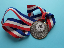 2nd Prize BOY'S Double Van KEEKEN Tournament 1995 / Zilverkleurige Medaille TENNIS ( For Grade, Please See Photo ) ! - Habillement, Souvenirs & Autres