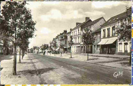 1962 ROUTOT : Commerces Rue PRICIPALE Animée - Routot
