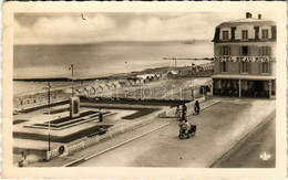 T3 1951 Luc-sur-Mer, La Plage Et L'Hotel Beau-Rivage / Beach, Hotel, Bicycles (EB) - Zonder Classificatie