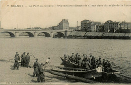 Roanne * Le Pont Du Coteau * Prisonniers Allemands Allant Tirer Du Sable De La Loire * Ww1 - Roanne