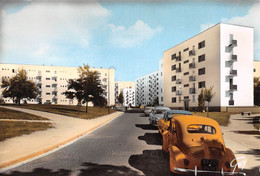 BOBIGNY - Cité Du Pont-de-Pierre : Jardins - Immeubles, H.L.M. - Automobiles - Bobigny