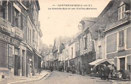35-CHATEAUGIRON- LA GRANDE RUE ET SES VIEILLES MAISONS - Châteaugiron