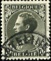 COB  401- V  15 (o) / Yvert Et Tellier N° 401 (o)  Point Blanc Au-dessus Des Cheveux Entre Le Q Et Le U - 1931-1960