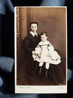Photo CDV Berillon à Bayonne  Femme (Mme Poisson) Assise Sa Petite Fille Sur Ses Genoux  Sec. Empire  CA 1860 - L527 - Old (before 1900)