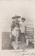9863 Eb. Foto Cartolina Donna Con Bambini Al Mare Senigallia 7 Agosto 1921 - Persone Anonimi