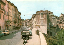 RONCIGLIONE  - VITERBO - VIA ROMA - AUTO CARS FIAT 500 FIAT 127 - VG FG - F031 - Viterbo