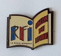 Pin' S  Média, R F I  LA  RADIO  ROMANDE  Au  SALON  DU  LIVRE - Médias