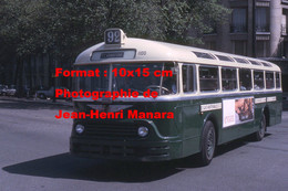 Reproduction Photographie D'un Bus Chausson Ligne 92 Gare Montparnasse Avec Publicité Evian à Paris En 1967 - Autres & Non Classés