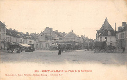 Crépy En Valois       60         Place De La République. Marché           (voir Scan) - Crepy En Valois