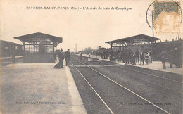 Estrées Saint Denis    60         Intérieur De La Gare. Arrivée Du Train De Compiègne              (voir Scan) - Estrees Saint Denis