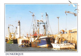 59 Dunkerque Bateaux De Pêche à Quai Dans Le Port (carte Vierge) - Dunkerque