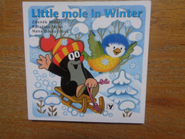 Little Mole In Winter, Une Histoire De La Célèbre Taupe Tchèque, Livre "accordéon" - Libros Infantiles