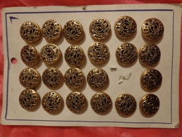 Lot De 23  Boutons Ajourees - Knopen