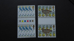 GREAT BRITAIN SG 1045 & 1049 2  Gutter Pair - Feuilles, Planches  Et Multiples