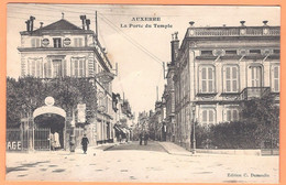 CPA Vue Très Rare - YONNE - AUXERRE - LA PORTE DU TEMPLE - Animation - GARAGE & POMPE A ESSENCE ("Motricine") - Dumoulin - Auxerre