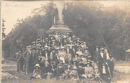 St Germain En Laye           60          Un Groupe Au Pied De La Croix   Carte Photo Amateur  1922      (voir Scan) - St. Germain En Laye