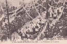 (28) CHARTRES . Fêtes Mariales ( 6 Juin 1927) La Procession Sur Le Parvis - Chartres