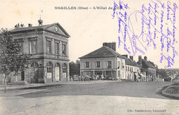 Noailles           60          La Place Et L'Hôtel De Ville . Café. Tabac      (voir Scan) - Noailles