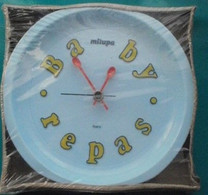 PENDULE, HORLOGE  Publicitaire MILUPA, Forme Assiette De Bébé - Wandklokken