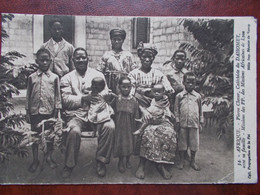 DAHOMEY - Pierre Claver, Catéchiste Du Dahomey Avec Sa Famille - Missions Des PP. Des Missione Africaines De Lyon. - Dahomey