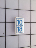 120 Pin's Pins / Beau Et Rare / THEME : MEDIAS / EDITIONS 10/18 Mini Pin's Modèle Bleu - Médias