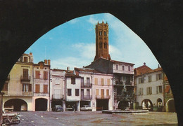 VILLENEUVE SUR LOT. -  Place Lafayette. Deux DS CITROËN Stationnées - Villeneuve Sur Lot