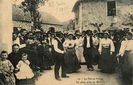 Corrèze ( éditeur Guionie à Brive ) * La Fête Au Village * En Place Pour La Bourrée * Danse Danseurs Dancing * Coiffe - Other & Unclassified