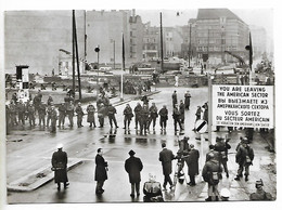 Photo Postcard, Germany, Berlin, Friedrichstrabe Mit Neuen Sperren, American Sector, Military, Soldiers. - Friedrichshain