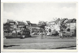 - 256 -   BASTOGNE Place General Mac Auliffe  ( Voiture V W, Combi , Volvo ) - Bastogne