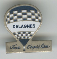 {49290} Pin's " Delagnes , Vivre L' Esprit Libre " ; Montgolfière - Luchtballons