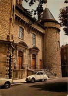 Aubenas * Citroën 2CV * Vue Sur Le Château Féodal - Aubenas