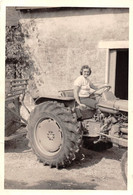 ¤¤   -  Cliché D'une Femme Sur Un Tracteur      -  Voir Description  -  ¤¤ - Tractores