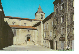 LANGOGNE - Eglise Du XIeme Siècle Bâtie En Lave Et En Grès - Langogne