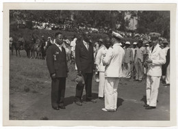 Photo Originale Fin 40 CAMEROUN Remise De Décorations Personnages à Identifier Militaria Beau Format - Afrika