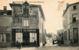 60. CPA. BIENVILLE - Rue Des Cailloux - Vins En Gros - Café Du Centre - 1915. Scan Du Verso  - - Other & Unclassified