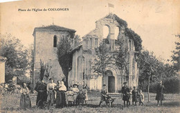 Coulonges         17     Un Groupe Devant L'église      (voir Scan) - Altri & Non Classificati