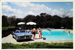 ► PONTIAC  Bonneville At US Pool Motel  - Automobile    (Litho In Canada.) - Rutas Americanas