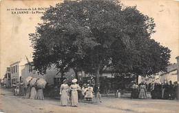 La Jarne         17    La Place.   Jour De Fête ??     (voir Scan) - Otros & Sin Clasificación