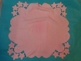 Napperon Rose 75 X75 Cm Environ - Vintage - Autres & Non Classés