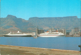 KAPSTADT - MS EUROPA Und MS Q.E.2 Im Hafen Vor Dem Tafelberg - South Africa